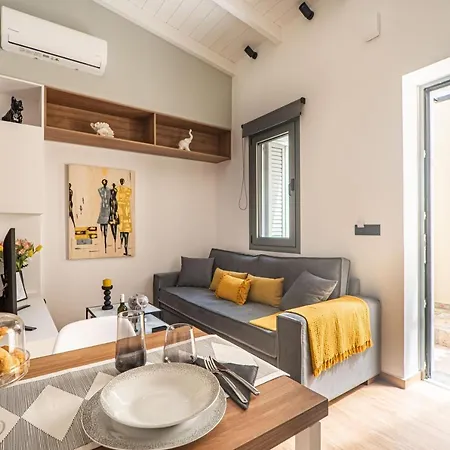 בית נופש Antigone's Lux 10mins Walk To Beach, Old Town,