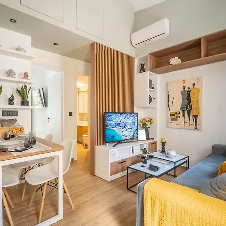 Ferienhaus Antigone's Lux 10mins Walk To Beach, Old Town, Chania (Crete)