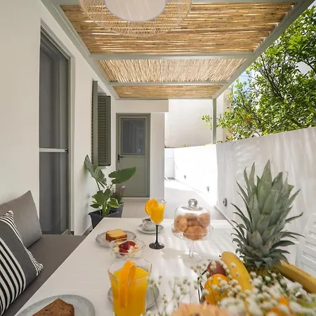 Antigone's Lux 10mins Walk To Beach, Old Town, Holiday home *