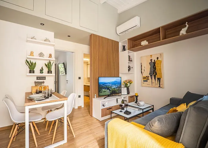 Vakantiehuis Antigone's Lux 10mins Walk To Beach, Old Town, *