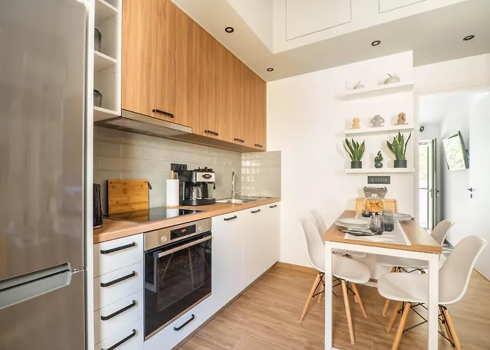 Vakantiehuis Antigone's Lux 10mins Walk To Beach, Old Town, *