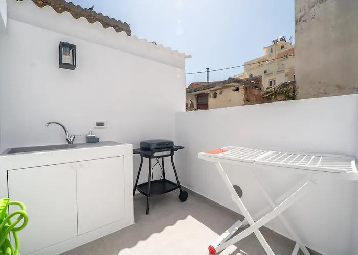 Antigone's Lux 10mins Walk To Beach, Old Town, Vakantiehuis