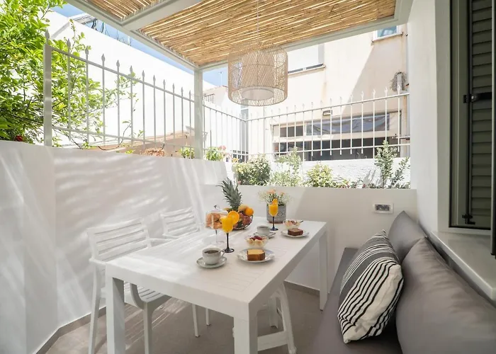 Antigone's Lux 10mins Walk To Beach, Old Town, Vakantiehuis Chania (Crete)