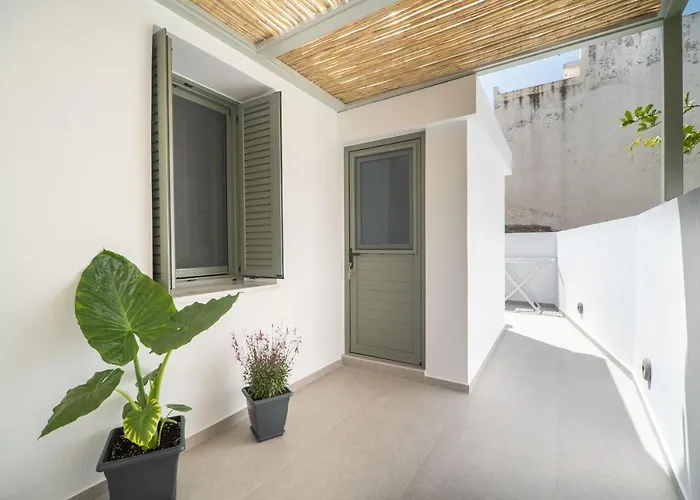 Antigone's Lux 10mins Walk To Beach, Old Town, Vakantiehuis